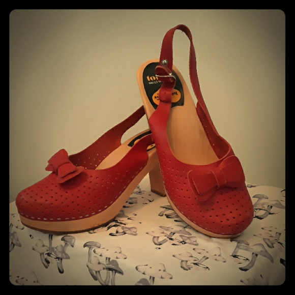 Swedish Hasbeens Shoes - Hasbeens red clog wooden platform heels bows
